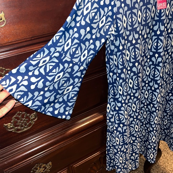 All For Color - Blue & White Patterned Bell Sleeve Dress ☀️50+ UPF Protection☀️ - Picture 3 of 8